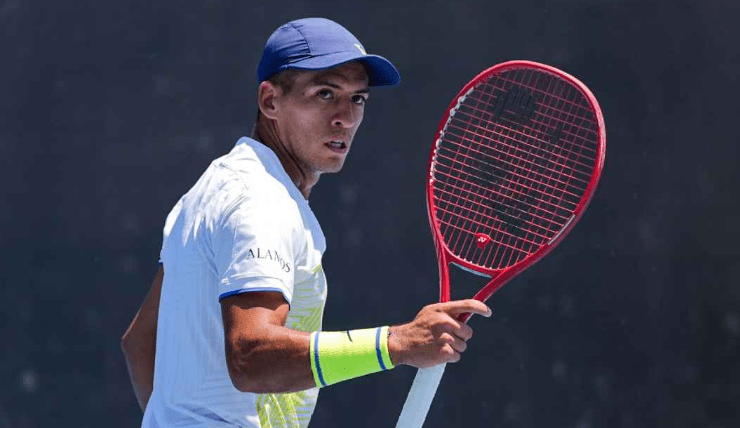 Báez debutó con carácter en el Australian Open 2026 y sigue en&nbsp;carrera
